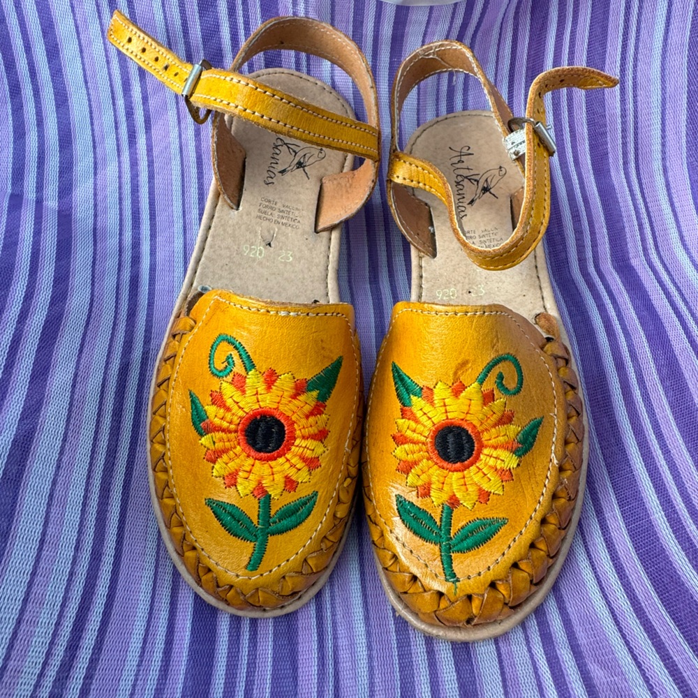 Sunflower leather huaraches